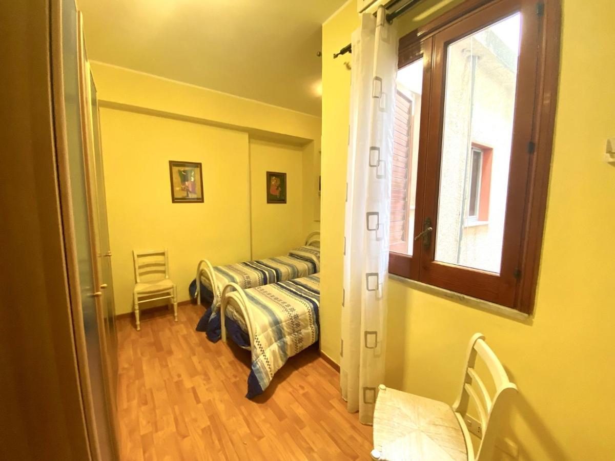 Casa Vacanze Rosy Giardini Naxos Eksteriør billede